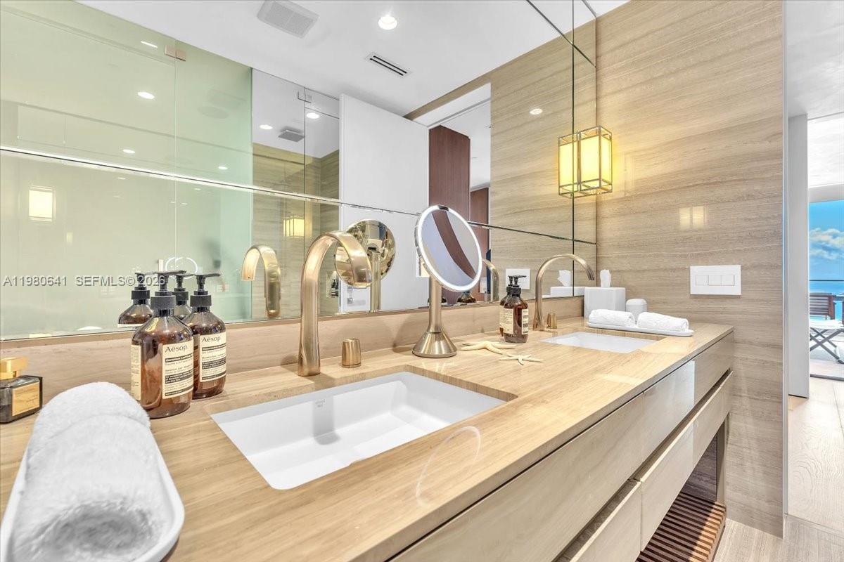 18975 Collins Ave #5302+Cabana 6, Sunny Isles Beach FL 33160