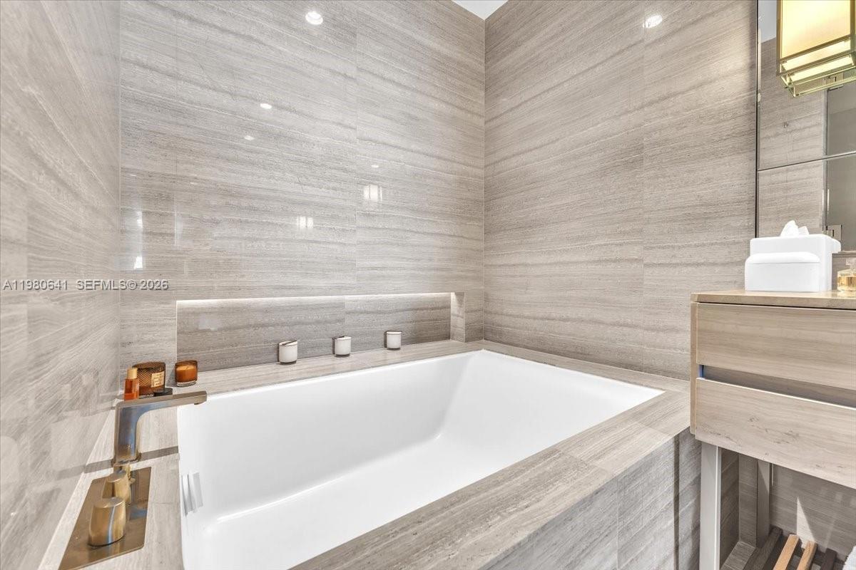18975 Collins Ave #5302+Cabana 6, Sunny Isles Beach FL 33160