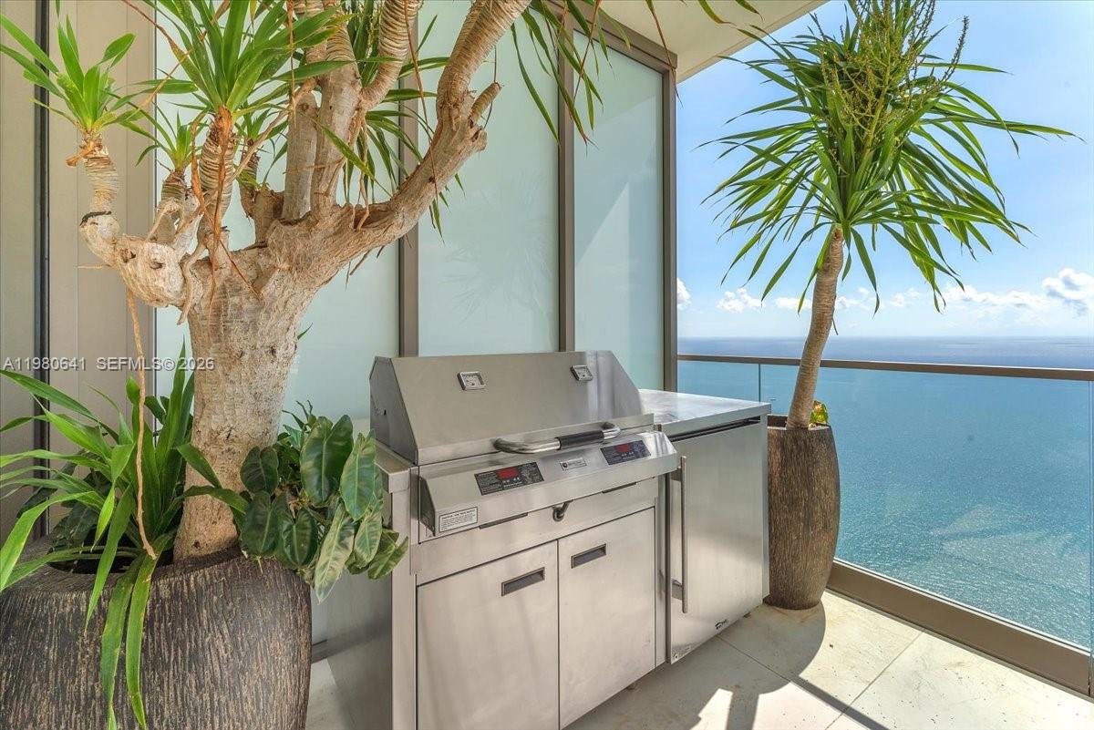 18975 Collins Ave #5302+Cabana 6, Sunny Isles Beach FL 33160