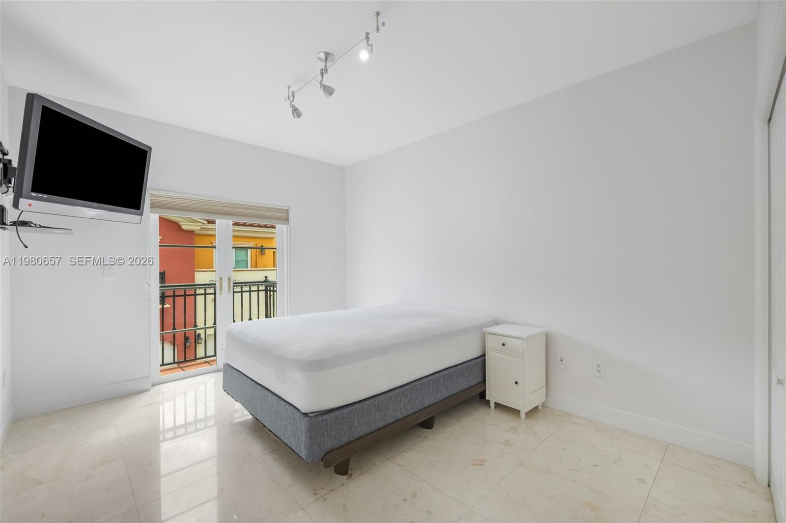 18450 NE 30th place, Aventura FL 33160