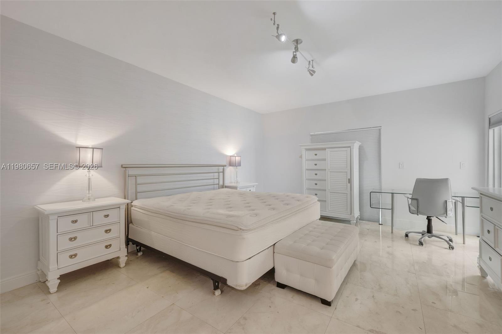 18450 NE 30th place, Aventura FL 33160
