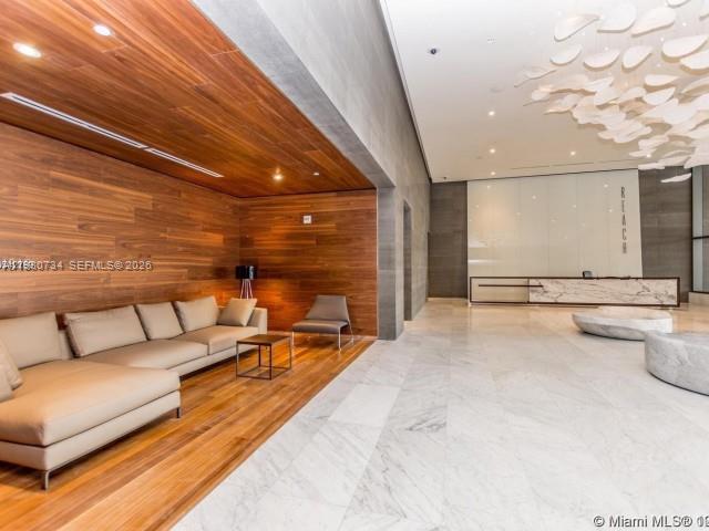 68 SE 6th St #2511, Miami FL 33131