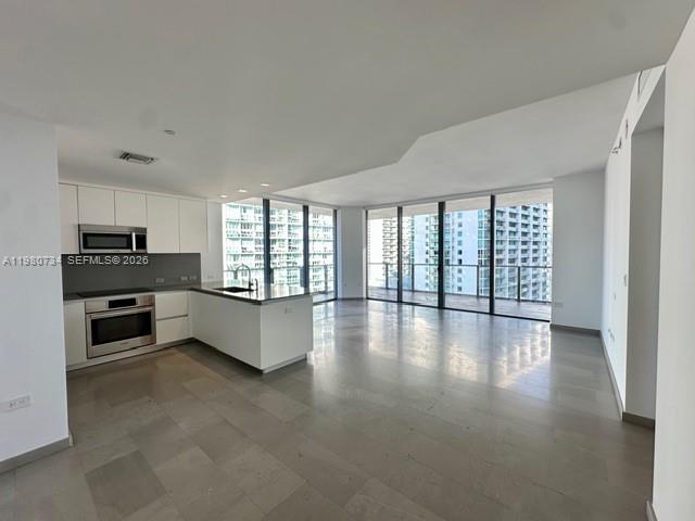 68 SE 6th St #2511, Miami FL 33131