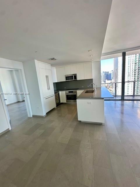 68 SE 6th St #2511, Miami FL 33131