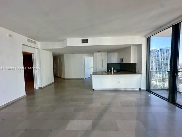 68 SE 6th St #2511, Miami FL 33131