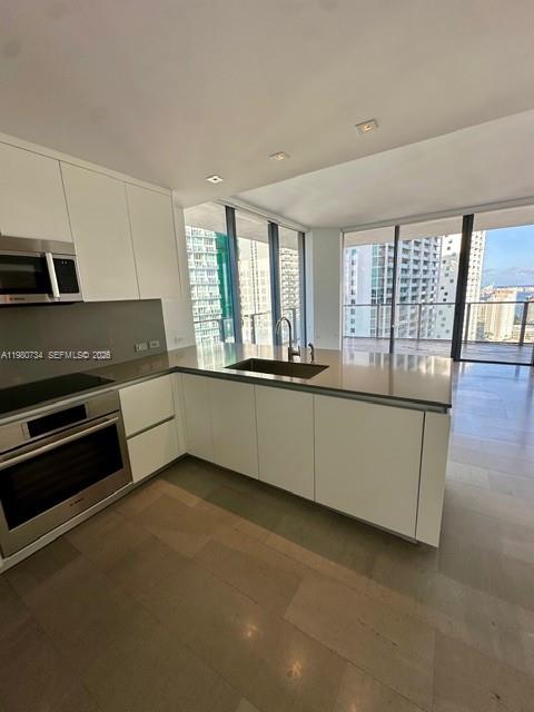 68 SE 6th St #2511, Miami FL 33131