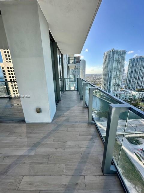 68 SE 6th St #2511, Miami FL 33131