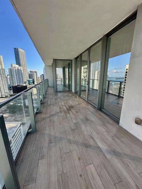 68 SE 6th St #2511, Miami FL 33131
