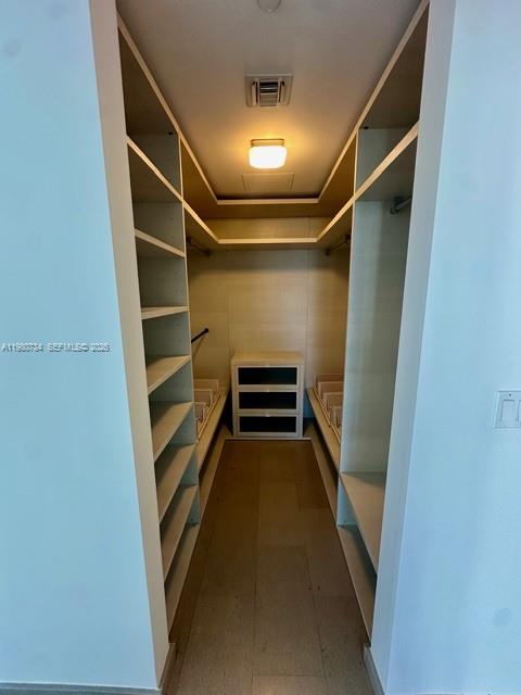 68 SE 6th St #2511, Miami FL 33131