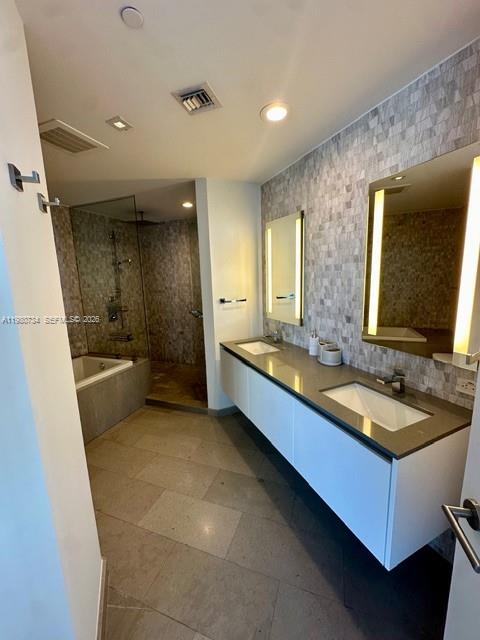 68 SE 6th St #2511, Miami FL 33131