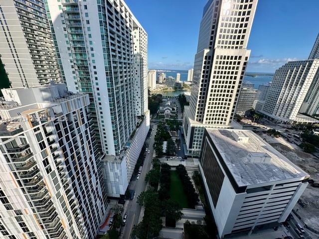 68 SE 6th St #2511, Miami FL 33131