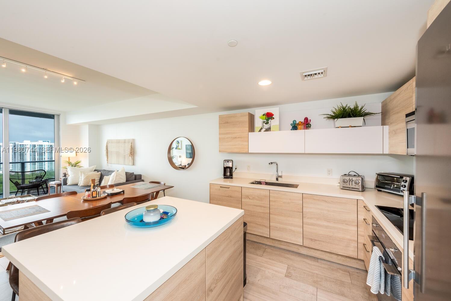 16385 Biscayne Blvd #2304, North Miami Beach FL 33160