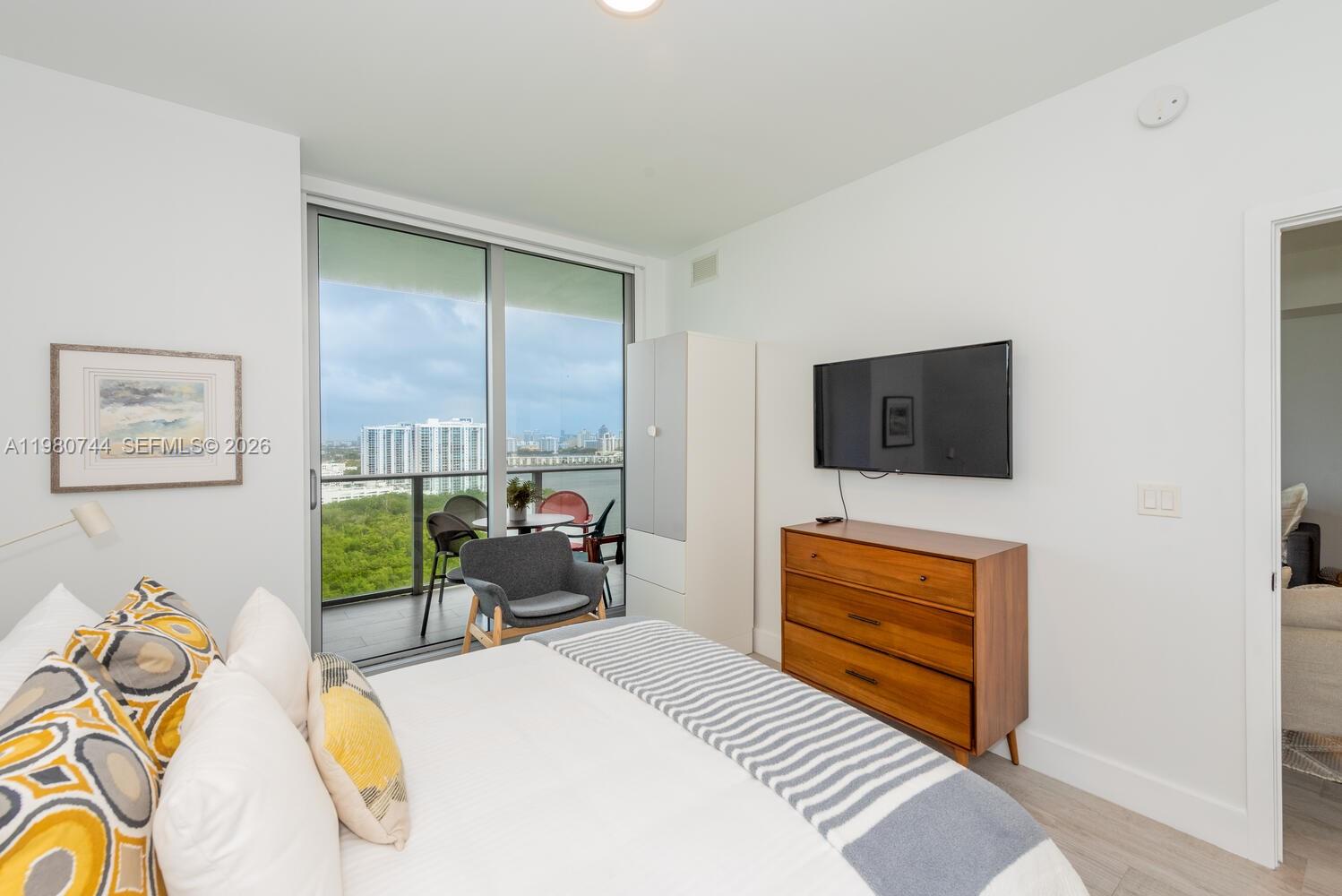 16385 Biscayne Blvd #2304, North Miami Beach FL 33160