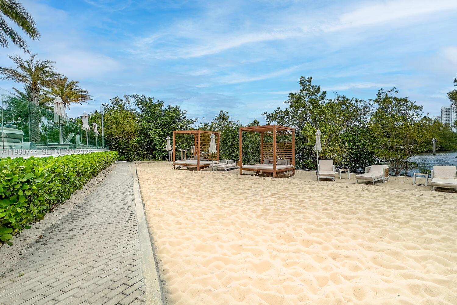 16385 Biscayne Blvd #2304, North Miami Beach FL 33160