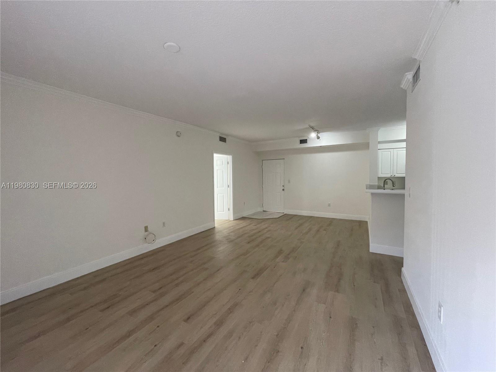 6821 SW 44th St #301, Miami FL 33155