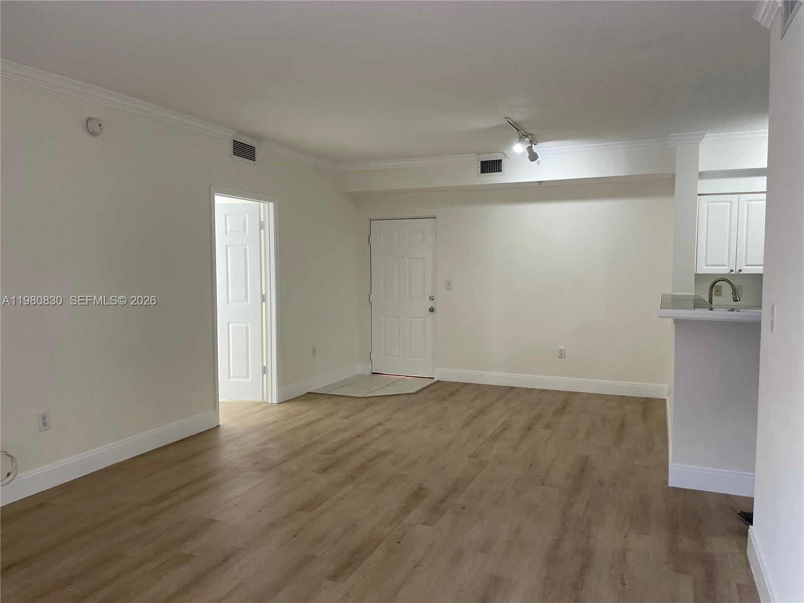 6821 SW 44th St #301, Miami FL 33155