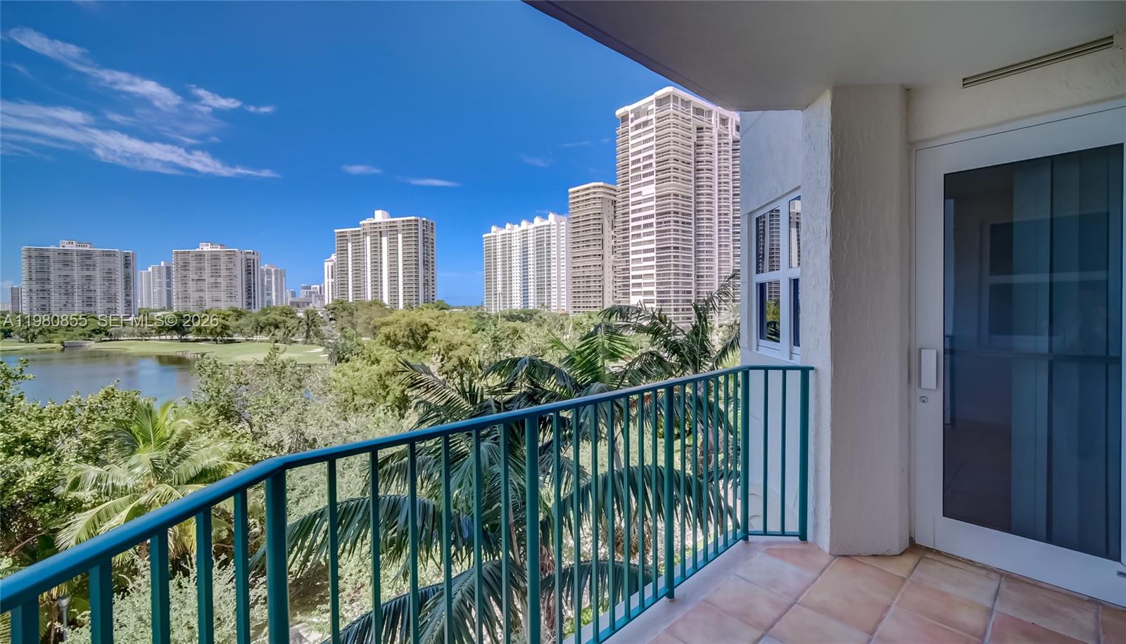 20000 E Country Club Dr #512, Aventura FL 33180