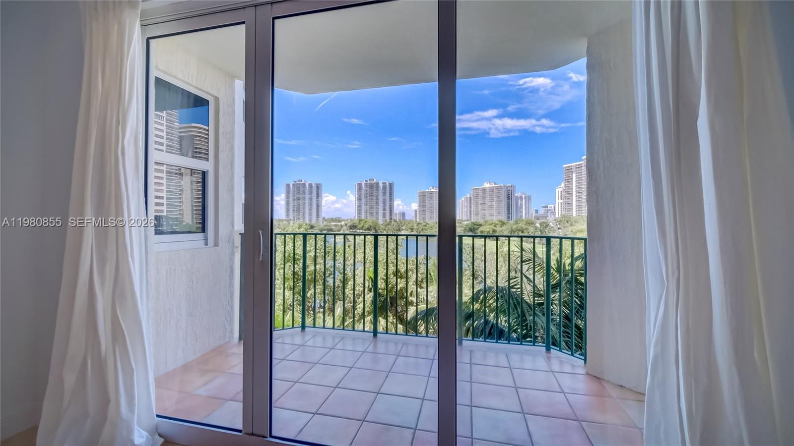 20000 E Country Club Dr #512, Aventura FL 33180