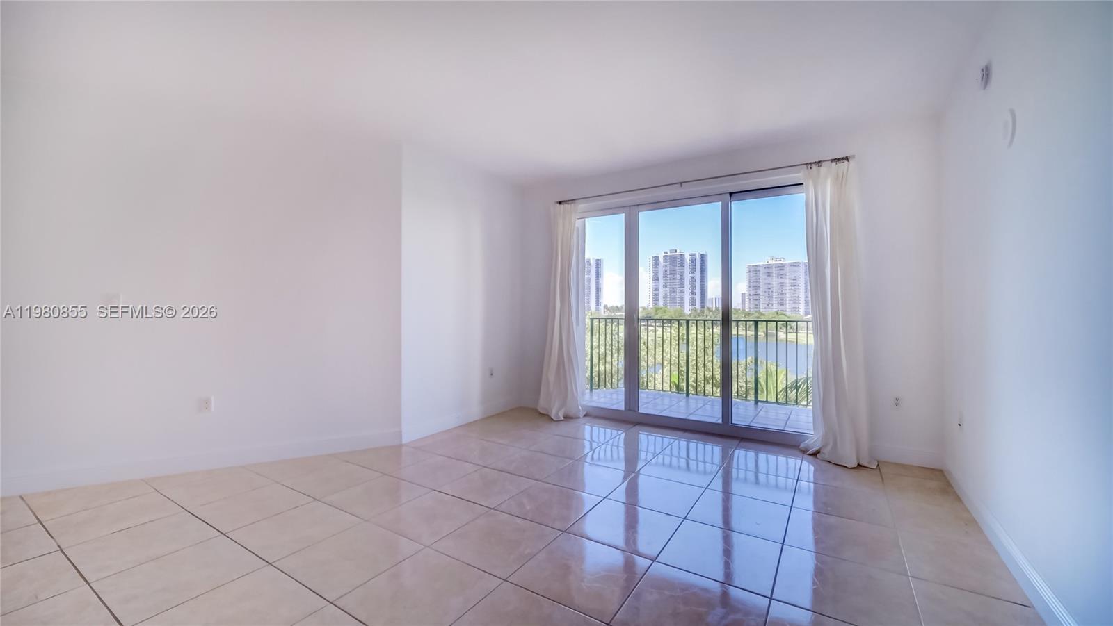 20000 E Country Club Dr #512, Aventura FL 33180