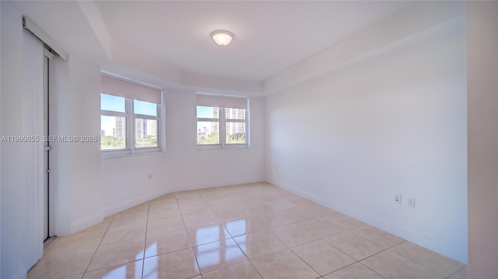 20000 E Country Club Dr #512, Aventura FL 33180