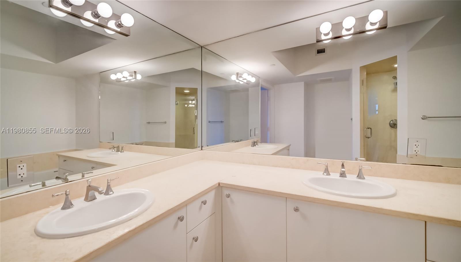 20000 E Country Club Dr #512, Aventura FL 33180