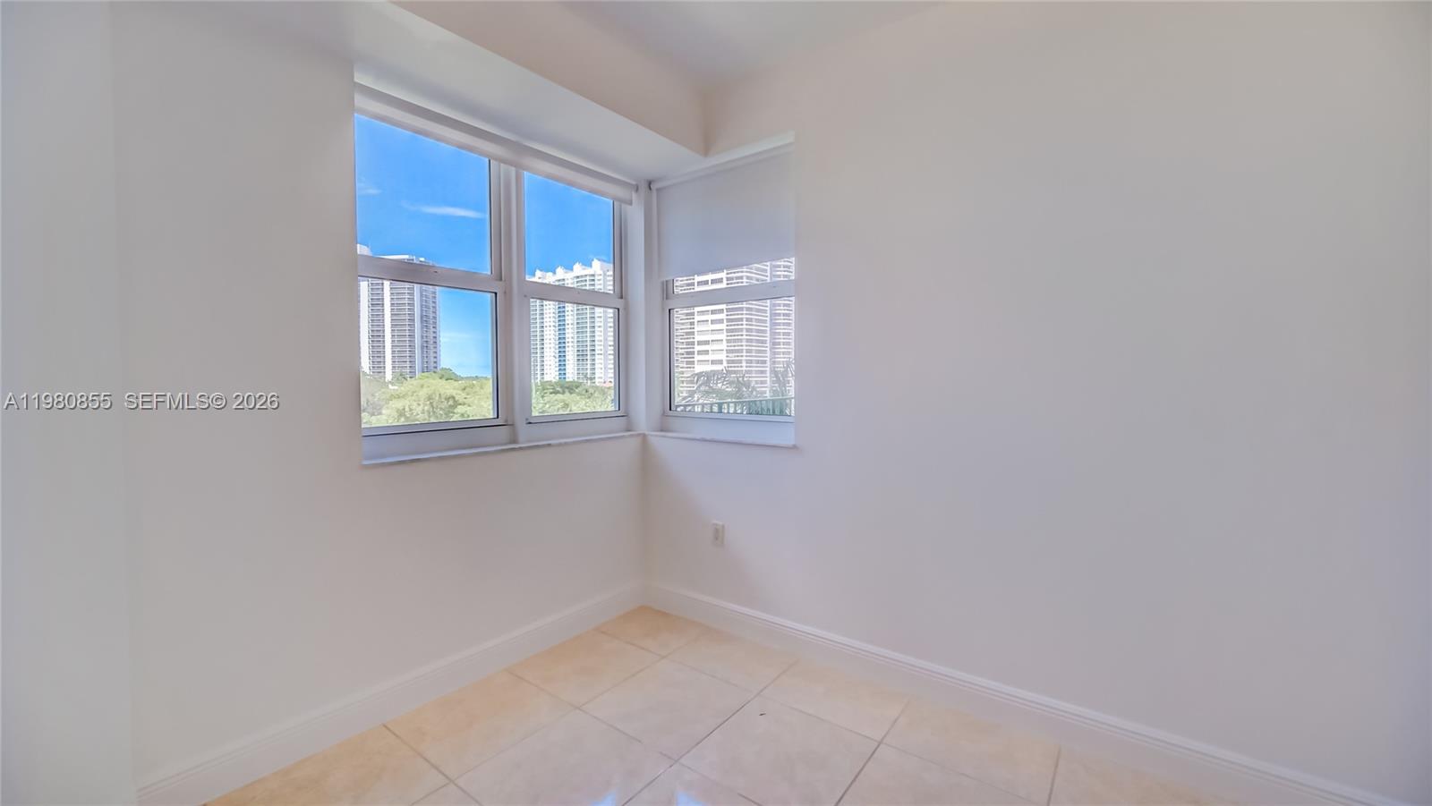 20000 E Country Club Dr #512, Aventura FL 33180