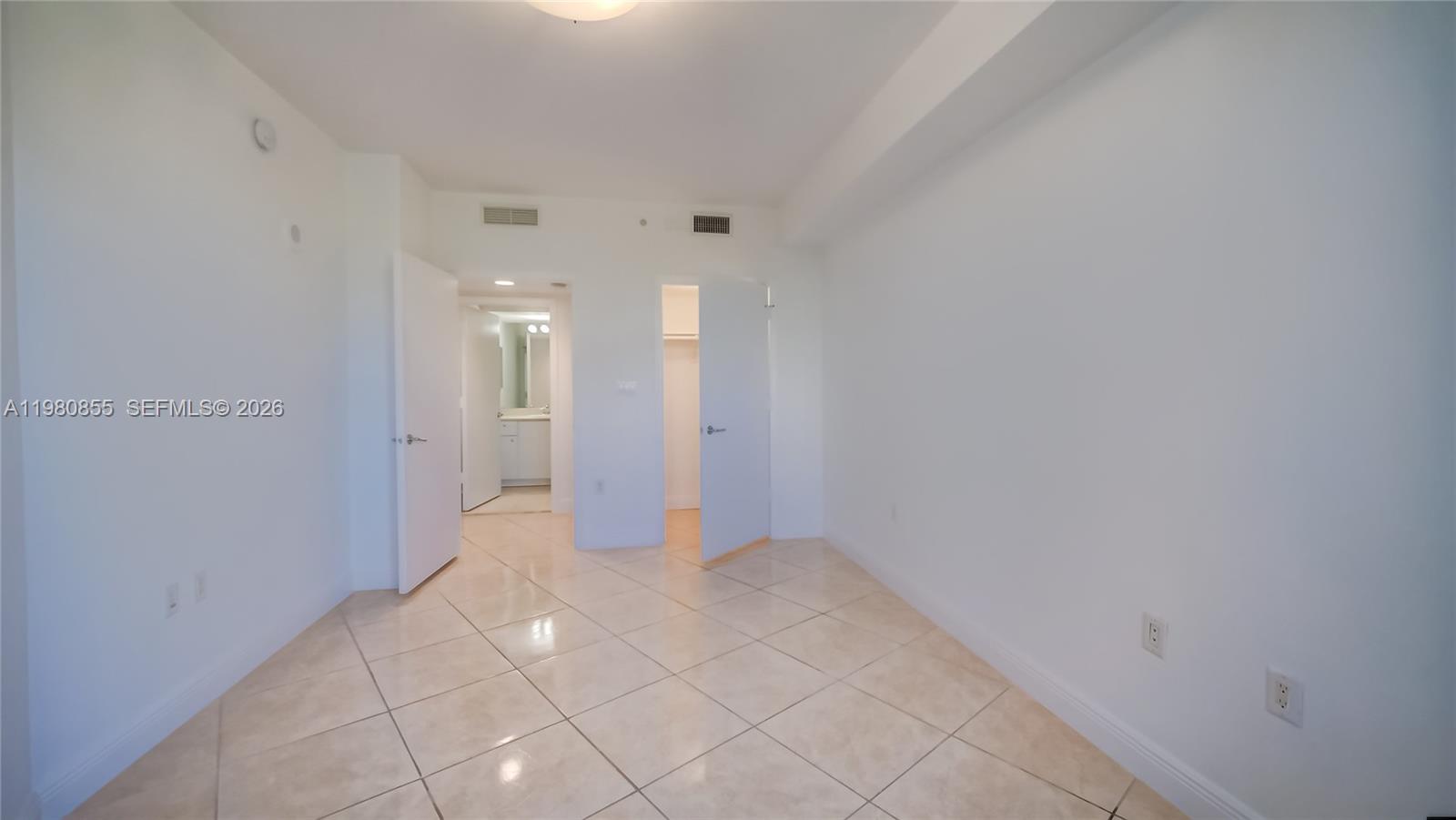 20000 E Country Club Dr #512, Aventura FL 33180