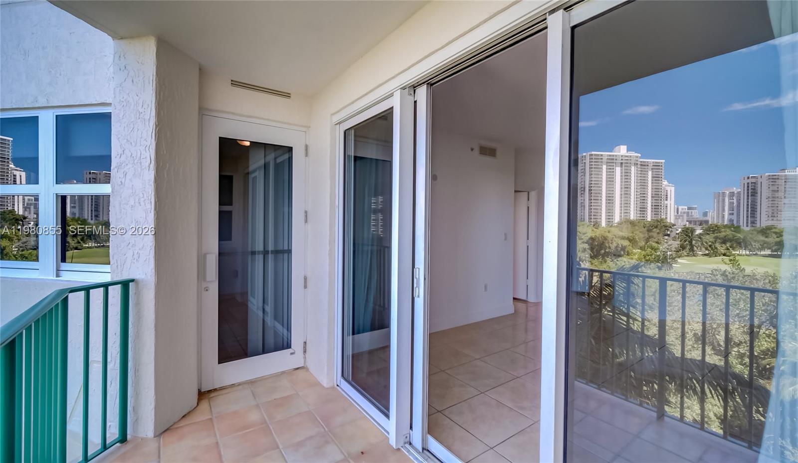 20000 E Country Club Dr #512, Aventura FL 33180