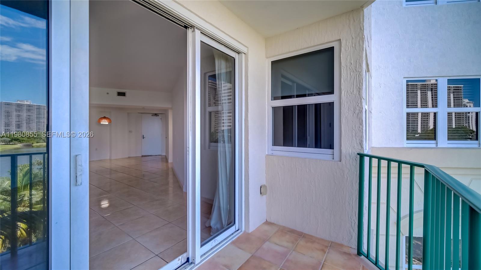 20000 E Country Club Dr #512, Aventura FL 33180