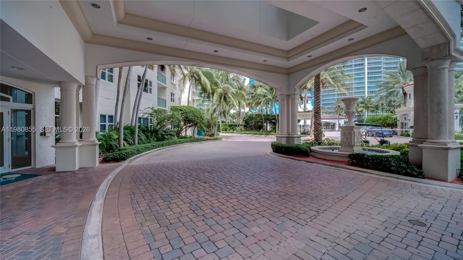 20000 E Country Club Dr #512, Aventura FL 33180