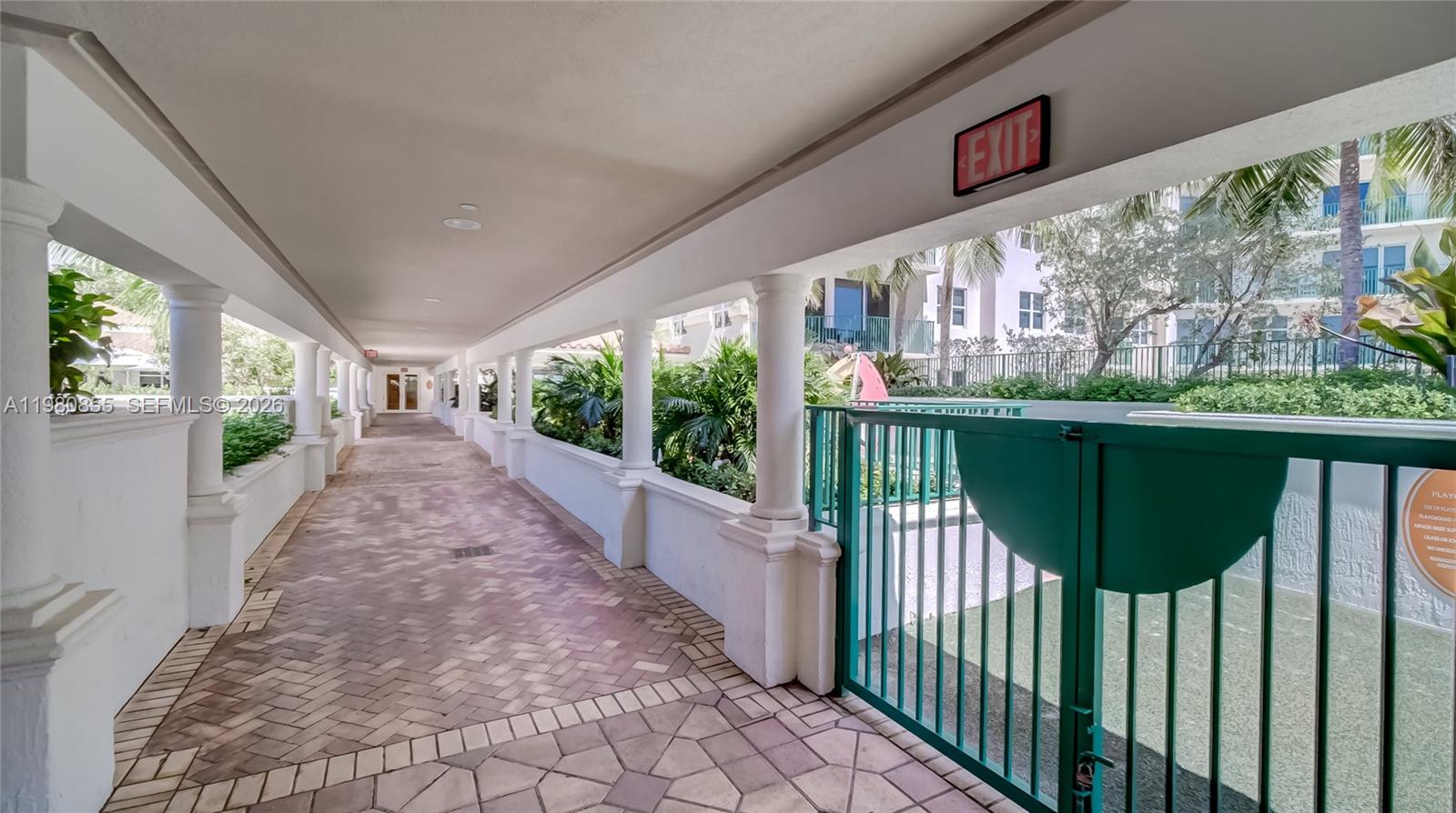 20000 E Country Club Dr #512, Aventura FL 33180
