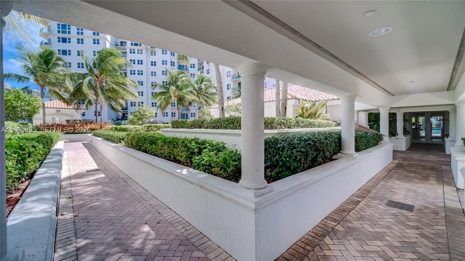 20000 E Country Club Dr #512, Aventura FL 33180