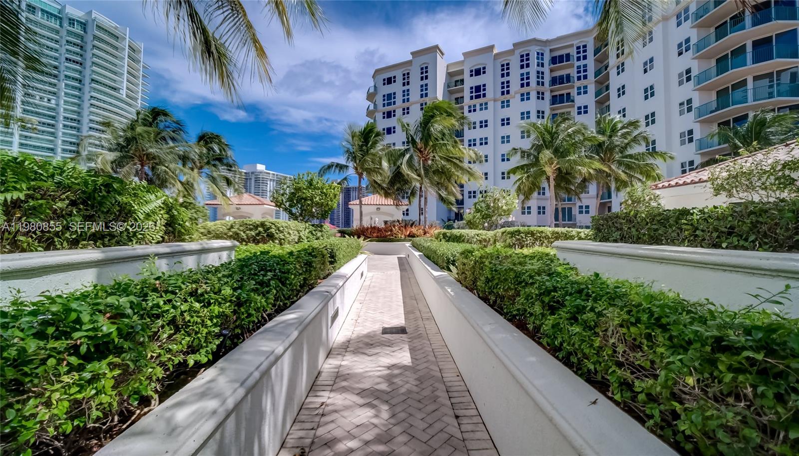 20000 E Country Club Dr #512, Aventura FL 33180