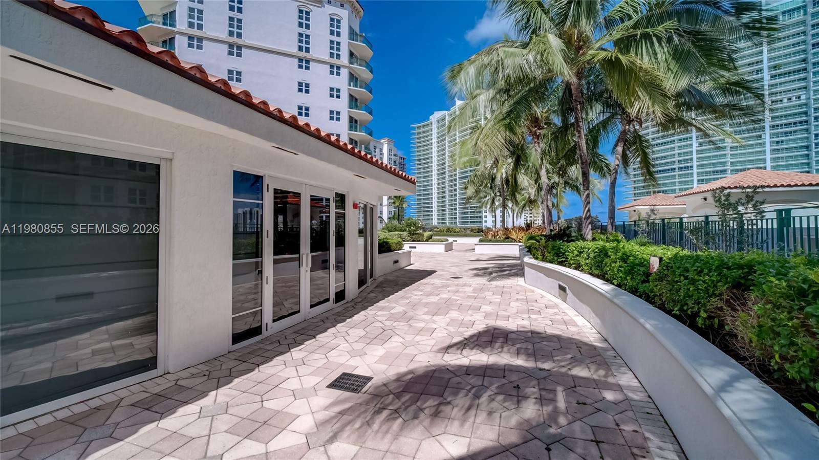 20000 E Country Club Dr #512, Aventura FL 33180