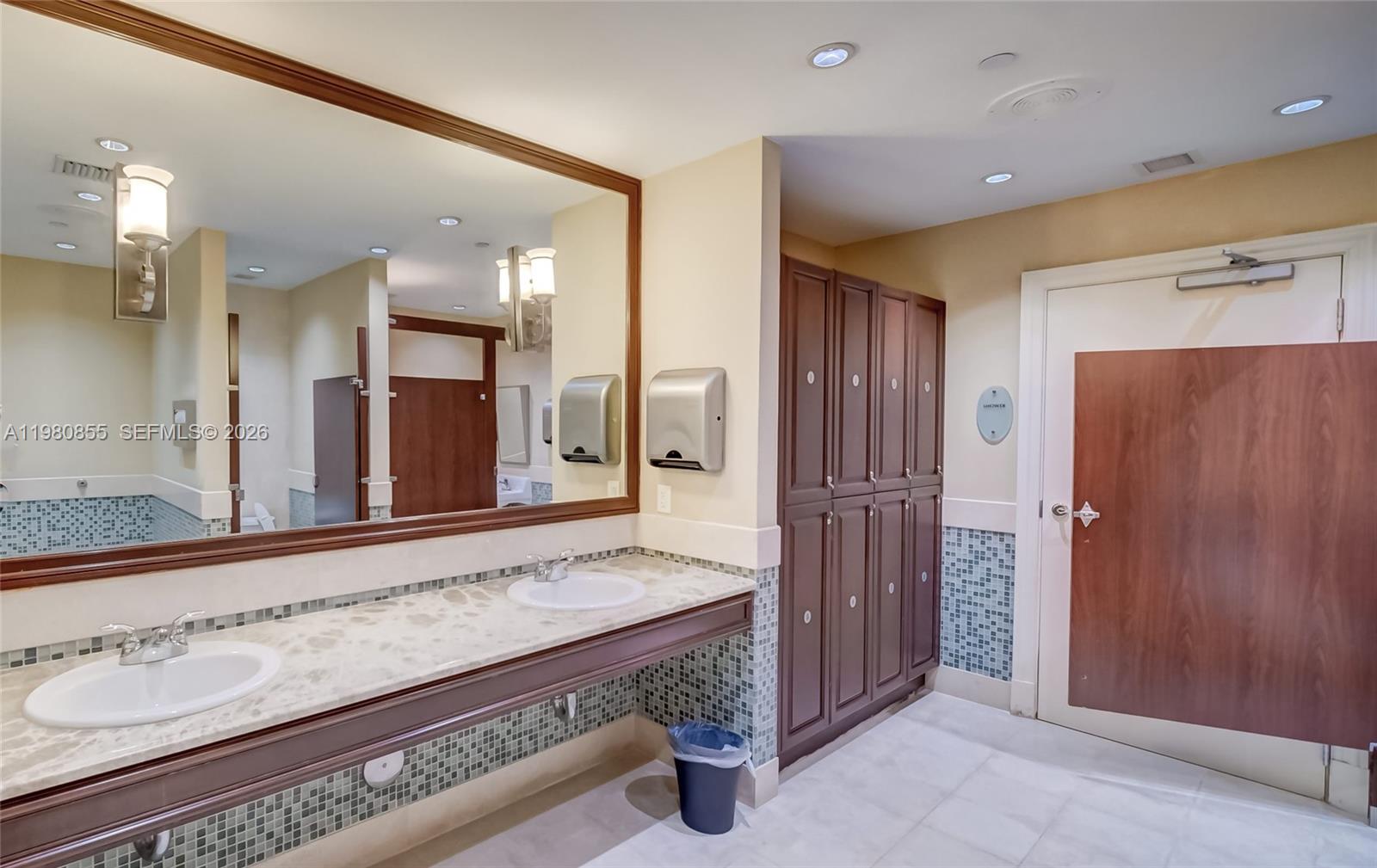 20000 E Country Club Dr #512, Aventura FL 33180