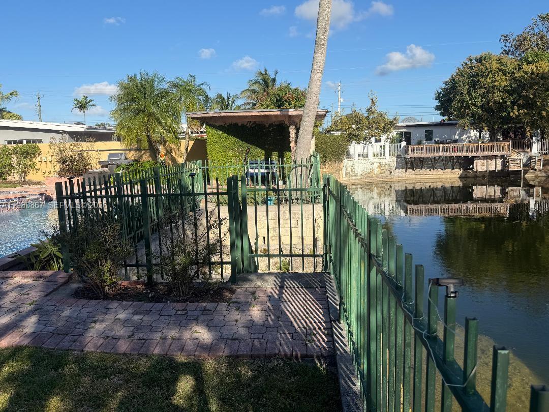 10720 SW 43rd Ln, Miami FL 33165
