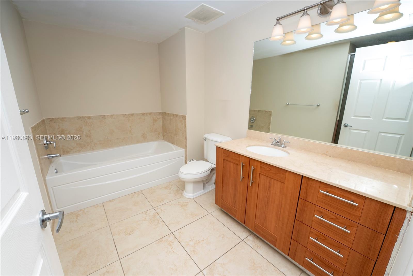 1300 Ponce De Leon Blvd #808, Coral Gables FL 33134