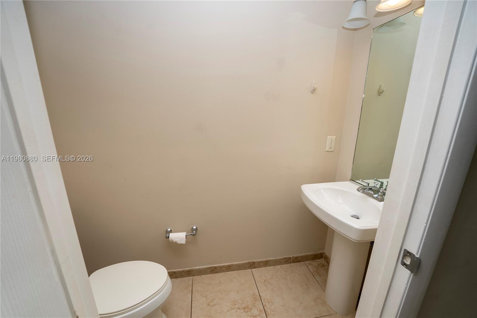 1300 Ponce De Leon Blvd #808, Coral Gables FL 33134
