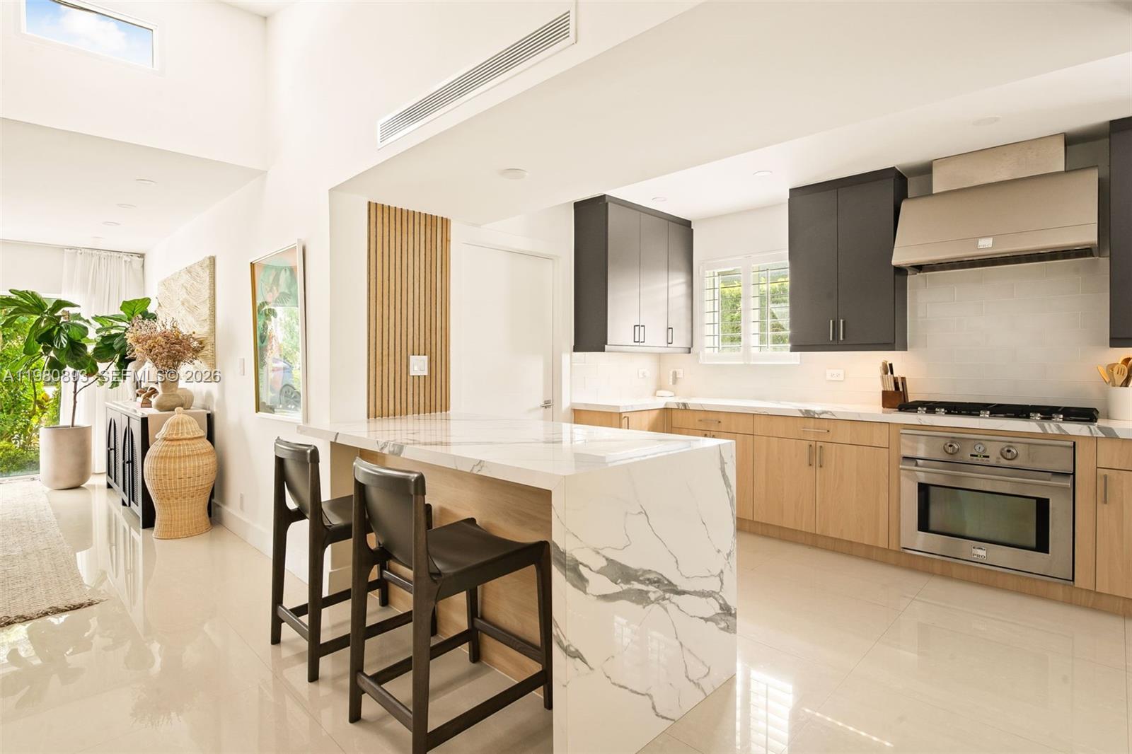 865 W 47th St, Miami Beach FL 33140