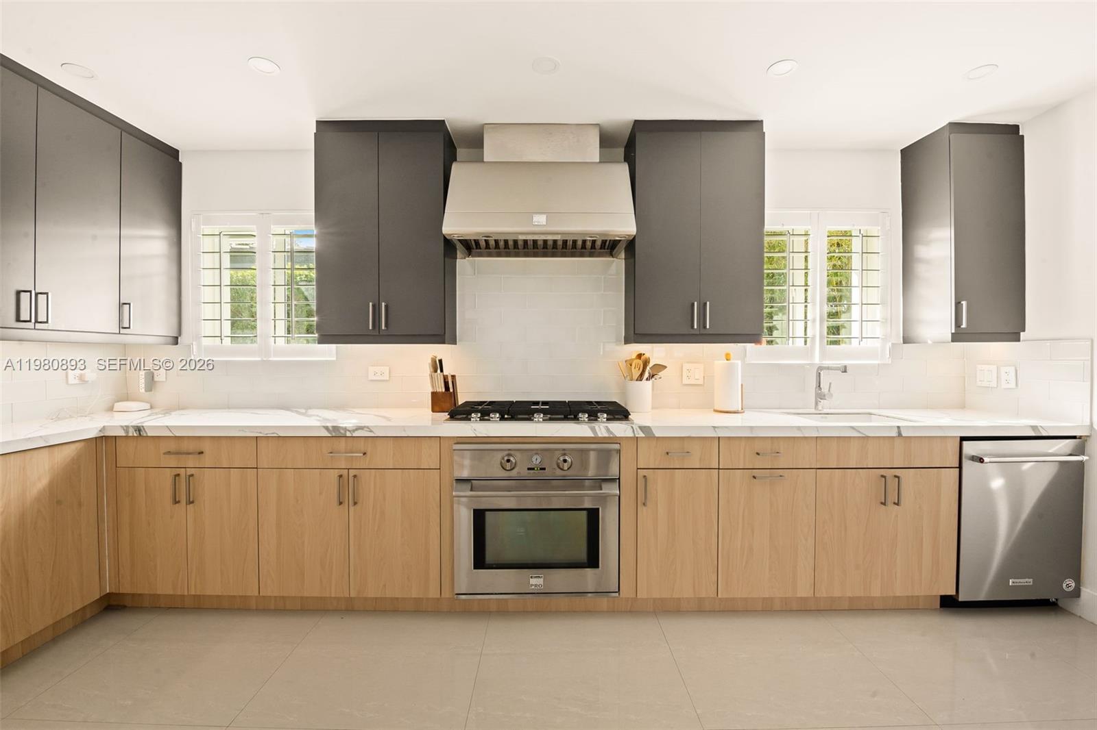 865 W 47th St, Miami Beach FL 33140