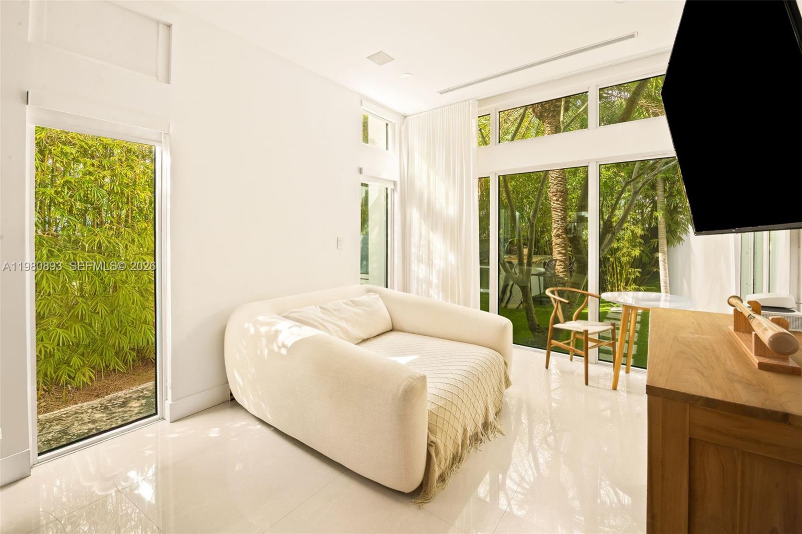 865 W 47th St, Miami Beach FL 33140