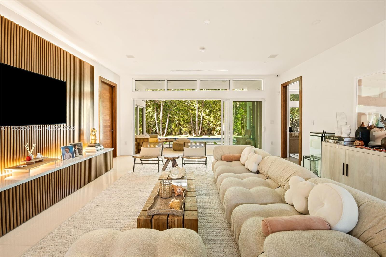 865 W 47th St, Miami Beach FL 33140