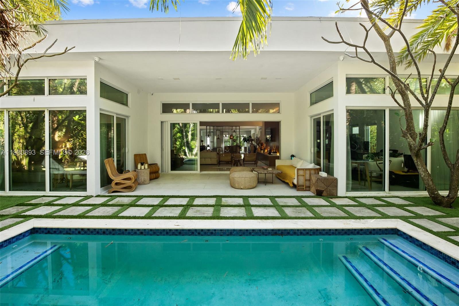 865 W 47th St, Miami Beach FL 33140
