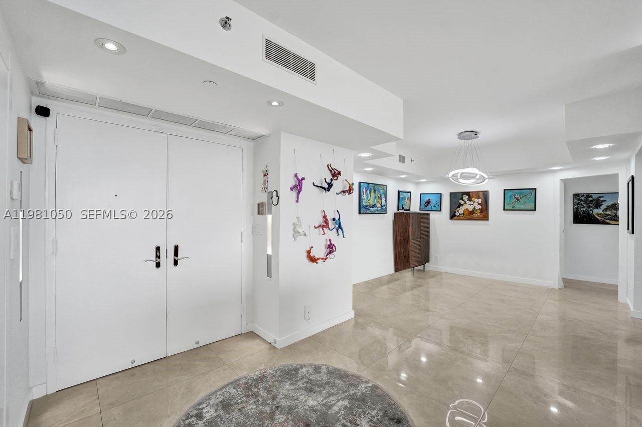 20281 E Country Club Dr #2209, Aventura FL 33180
