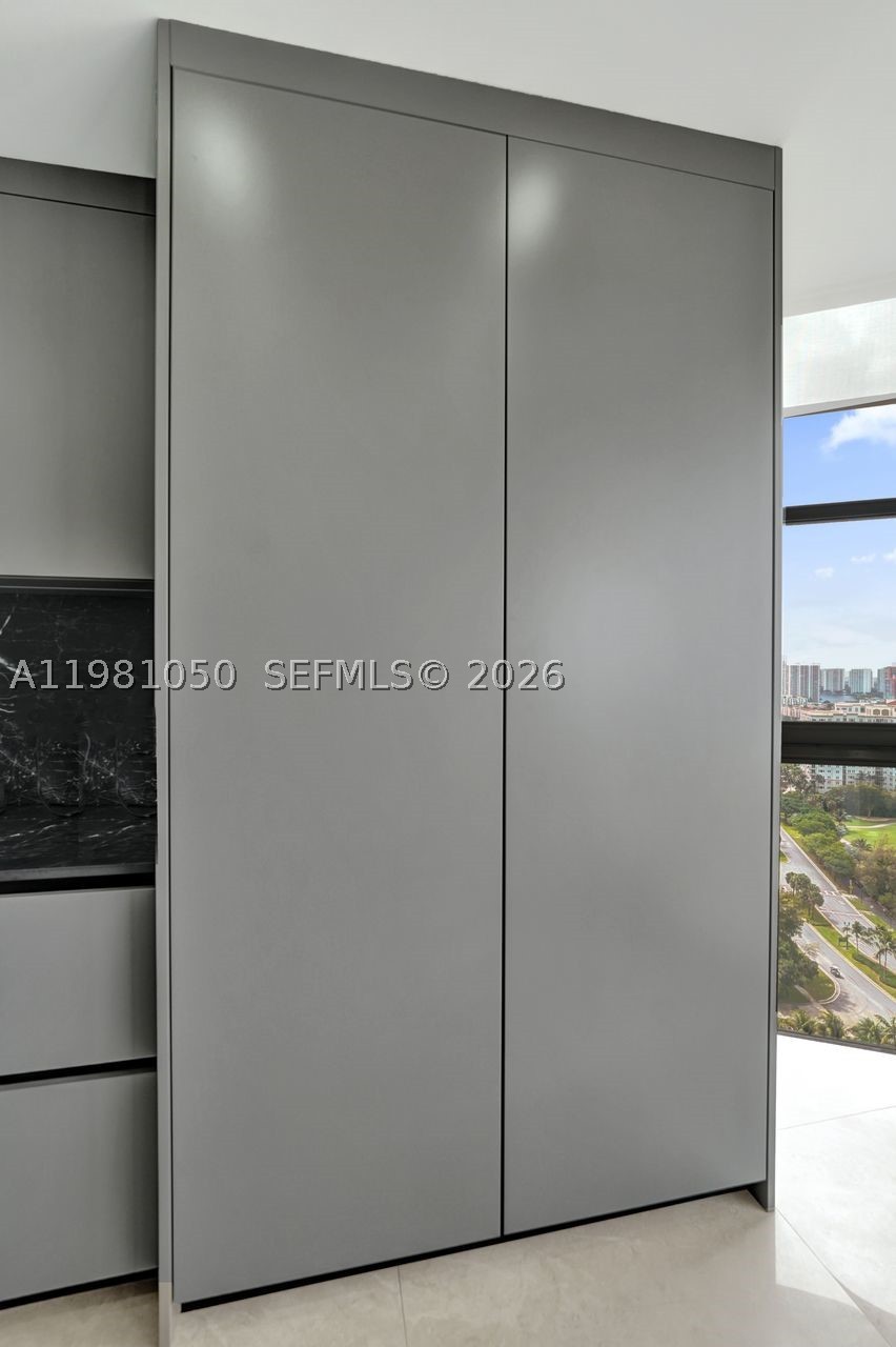 20281 E Country Club Dr #2209, Aventura FL 33180
