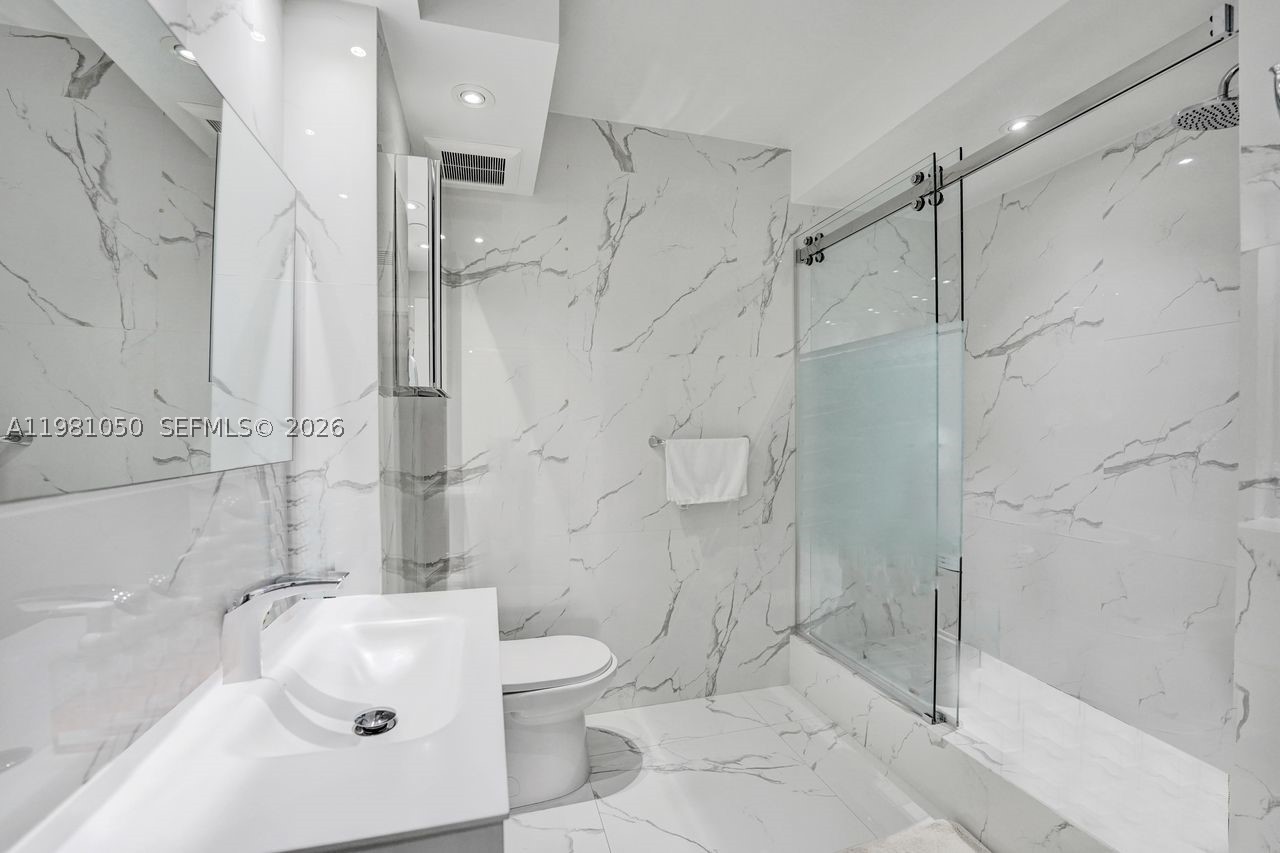 20281 E Country Club Dr #2209, Aventura FL 33180