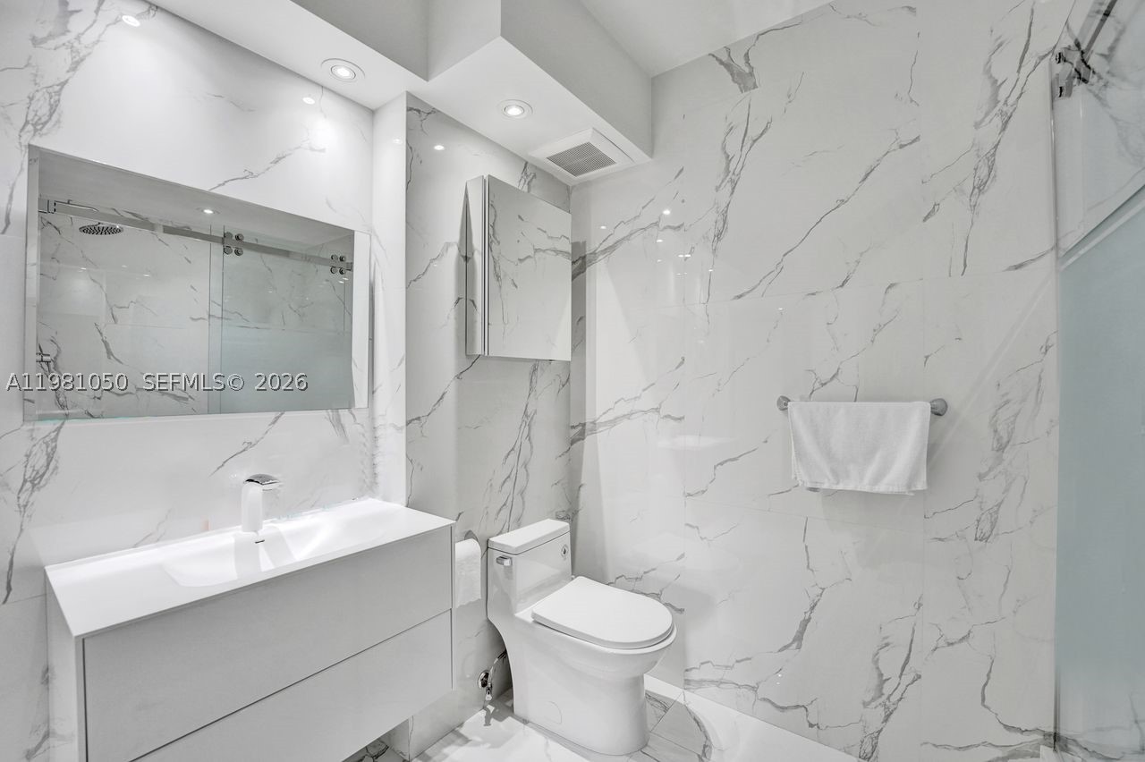 20281 E Country Club Dr #2209, Aventura FL 33180