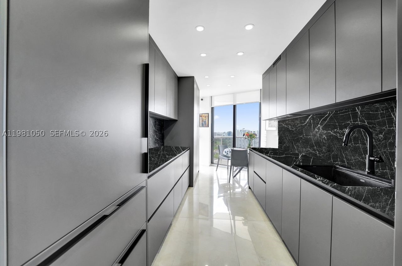 20281 E Country Club Dr #2209, Aventura FL 33180