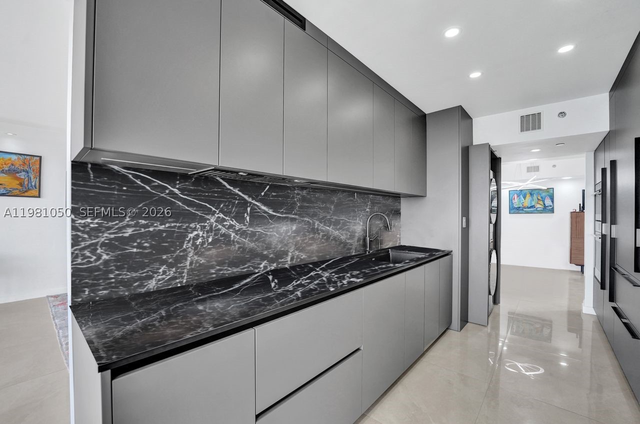 20281 E Country Club Dr #2209, Aventura FL 33180