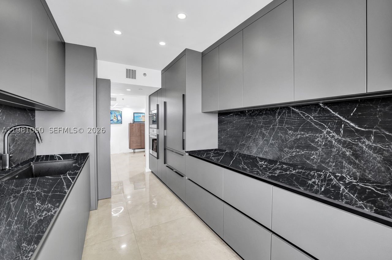 20281 E Country Club Dr #2209, Aventura FL 33180